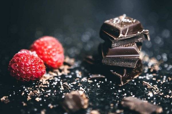 Comment organiser une soirée fondue au chocolat avec des fruits frais et variés ?